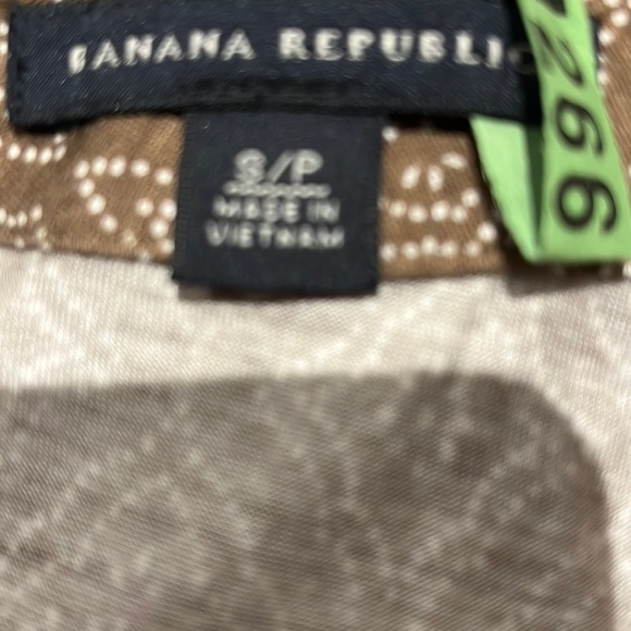 🍌BANANA REPUBLIC Sleeveless Top size S Dark Taupe with White Design - Picture 3 of 3